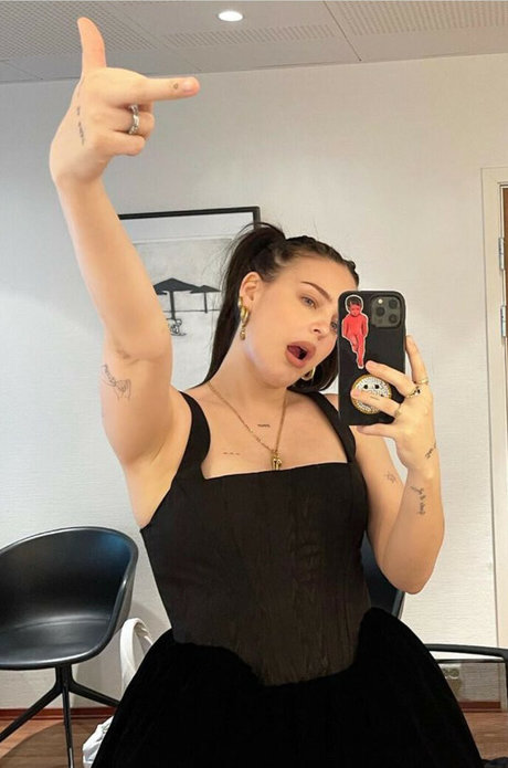 Naakte gelekte OnlyFans-foto van Annemarie