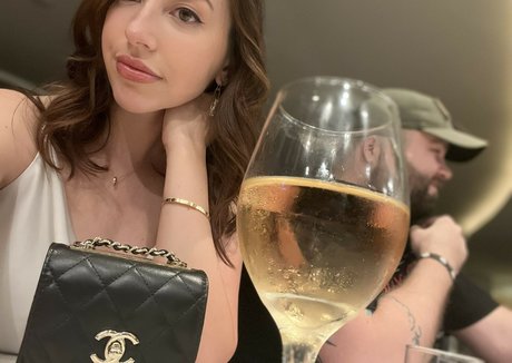Naakte gelekte OnlyFans-foto van Jackiembutler