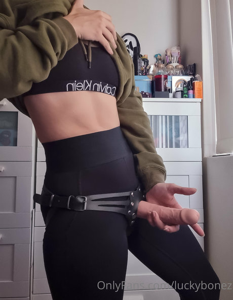 Naakte gelekte OnlyFans-foto van Luckybonez