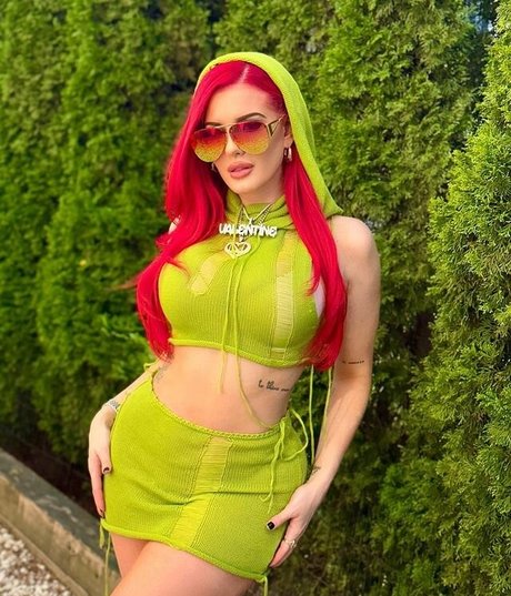 Naakte gelekte OnlyFans-foto van Justina Valentine