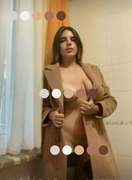 Naakte gelekte OnlyFans-foto van Lunaamoramor