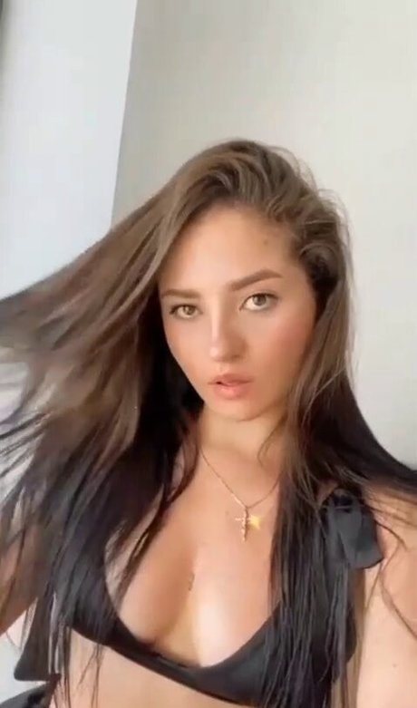 Naakte gelekte OnlyFans-foto van Angie Carmona