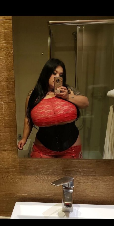 Naakte gelekte OnlyFans-foto van Natyybbw