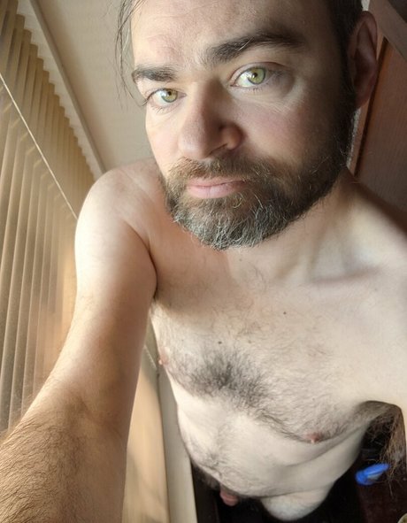 Naakte gelekte OnlyFans-foto van Hairhound