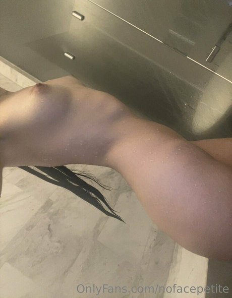 Naakte gelekte OnlyFans-foto van Nofacepetite