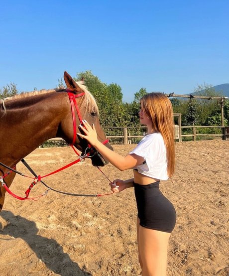 Naakte gelekte OnlyFans-foto van Baharkayaar