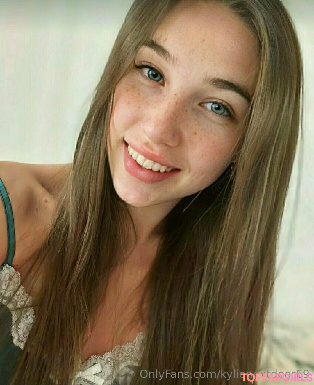 Naakte gelekte OnlyFans-foto van Kylienextdoor69 #1065