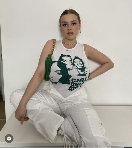 Naakte gelekte OnlyFans-foto van Amber Rose Brightman