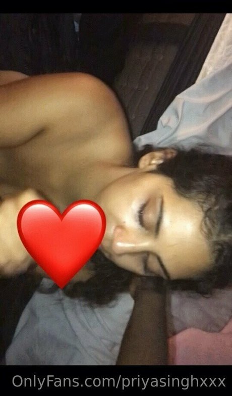 Naakte gelekte OnlyFans-foto van Priyasinghxxx