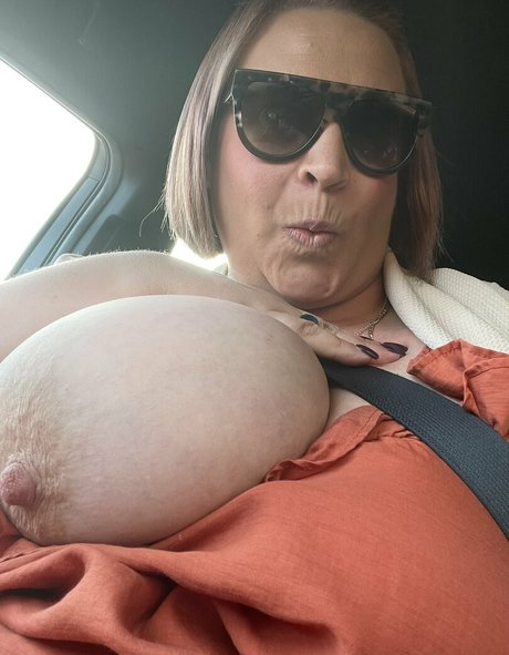 Naakte gelekte OnlyFans-foto van Juicyjune