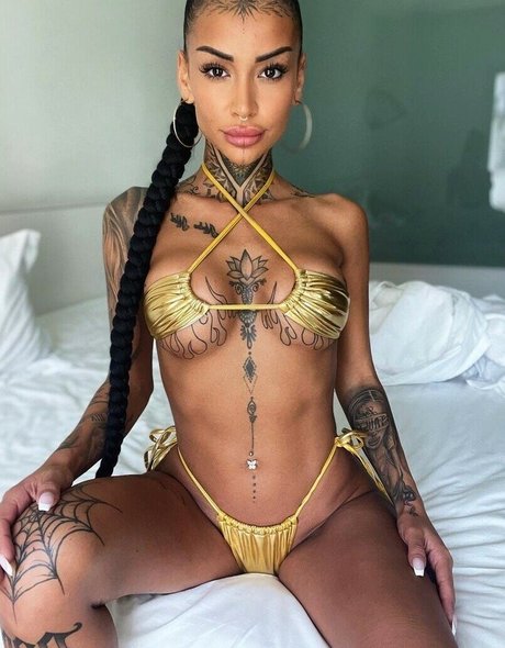Naakte gelekte OnlyFans-foto van Iinkiira