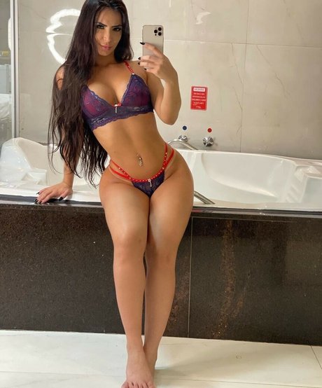 Naakte gelekte OnlyFans-foto van Dj Rapunzel