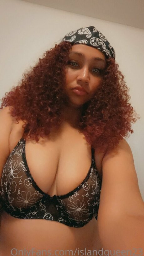Naakte gelekte OnlyFans-foto van Islandqueen23