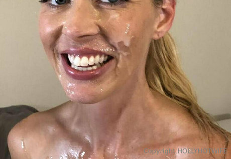 Hollyhotwife