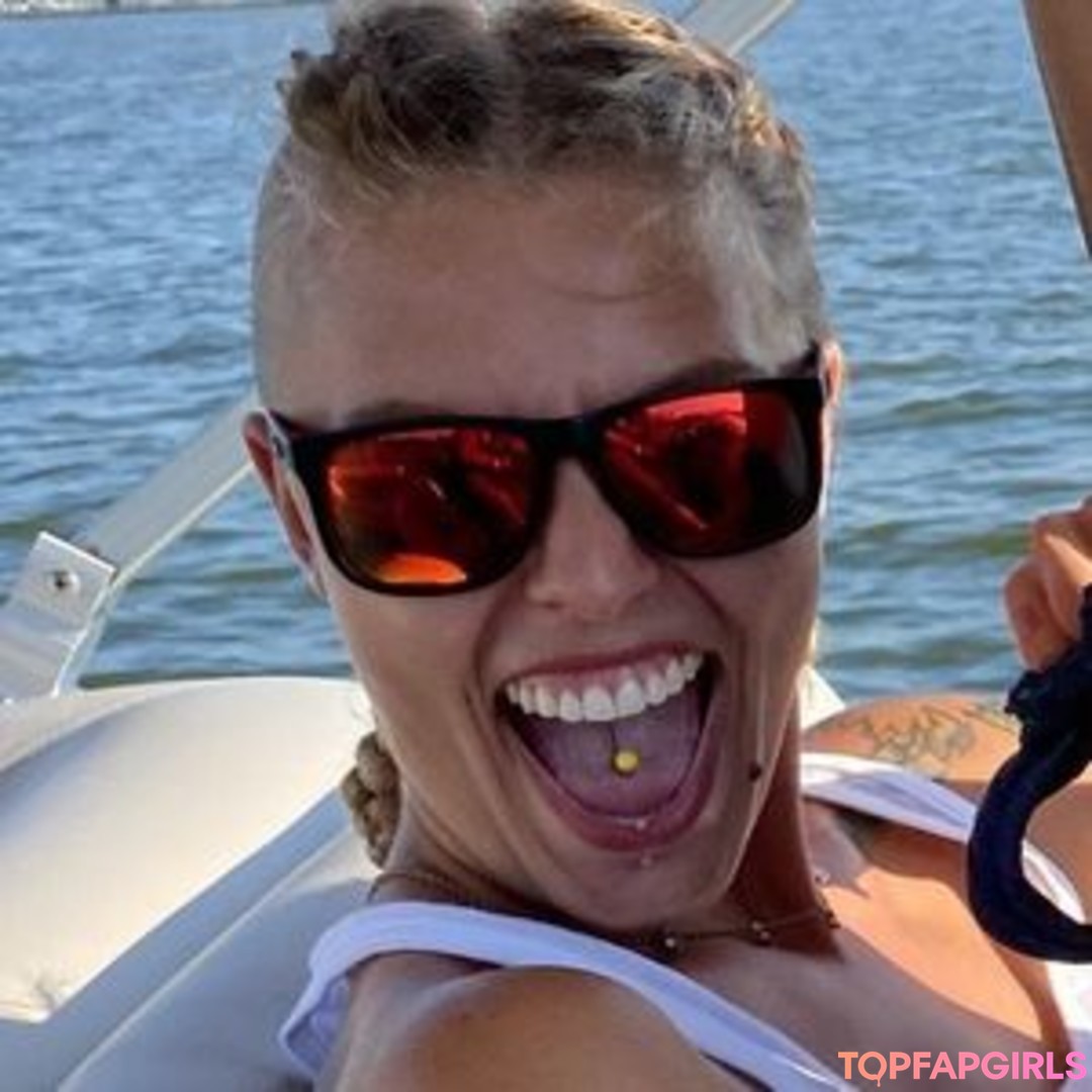 Naakte gelekte OnlyFans-foto van Hollyhotwife #57 Naakte gelekte OnlyFans-foto van Hollyhotwife #57