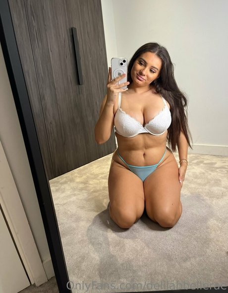 Naakte gelekte OnlyFans-foto van Delilahbellerae
