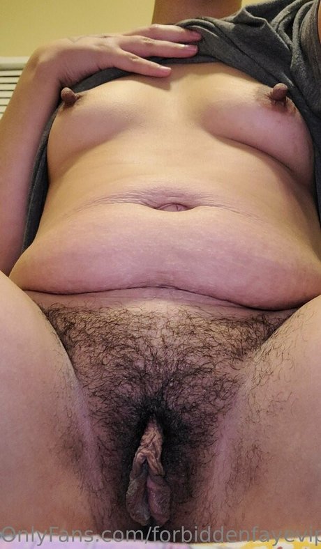 Naakte gelekte OnlyFans-foto van Peabrainslxtvip
