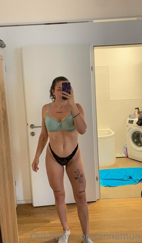Naakte gelekte OnlyFans-foto van Annamun