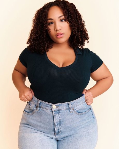 Naakte gelekte OnlyFans-foto van Kathrynn Marie