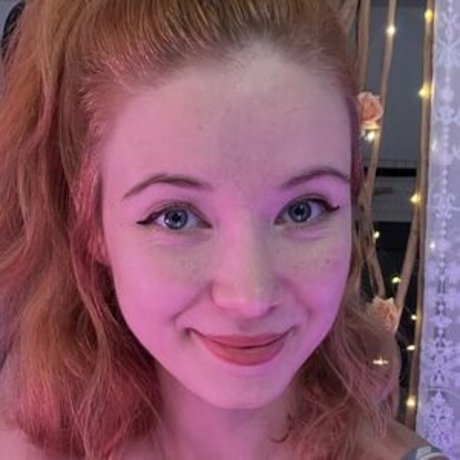 Naakte gelekte OnlyFans-foto van Vleafnin