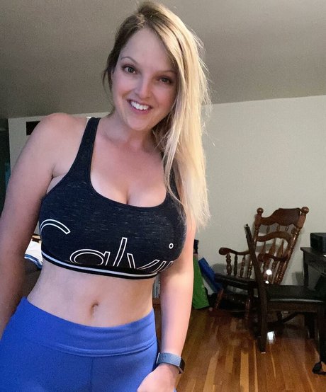 Naakte gelekte OnlyFans-foto van Healthyhappyfitandproud