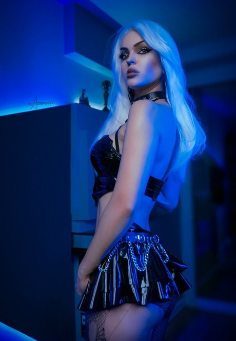 Naakte gelekte OnlyFans-foto van Andrasta