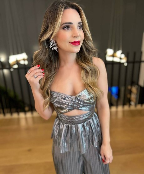Naakte gelekte OnlyFans-foto van Rosanna Pansino