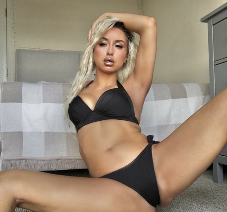 Naakte gelekte OnlyFans-foto van Bimbobrookelle