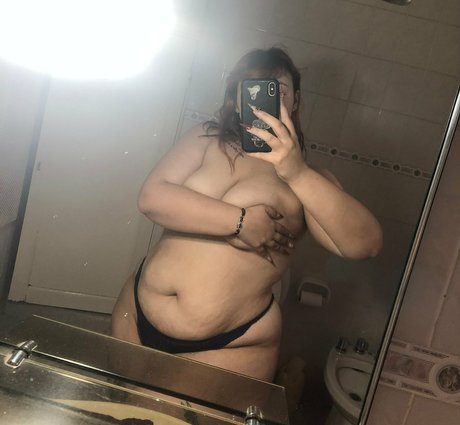 Naakte gelekte OnlyFans-foto van Sweetybeluu