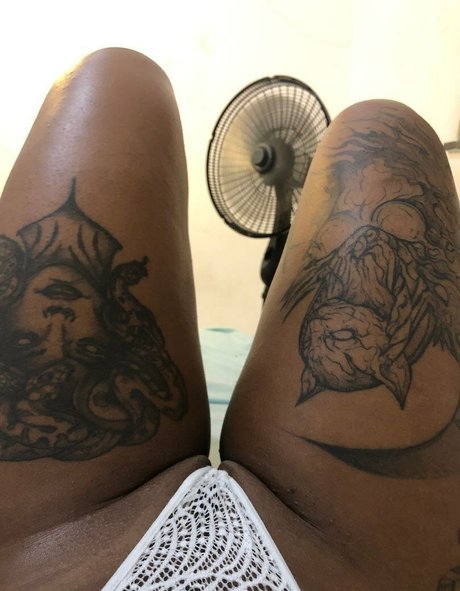 Naakte gelekte OnlyFans-foto van Medusabad