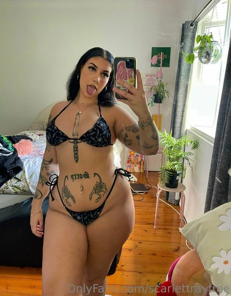 Naakte gelekte OnlyFans-foto van Scarlettrayfree