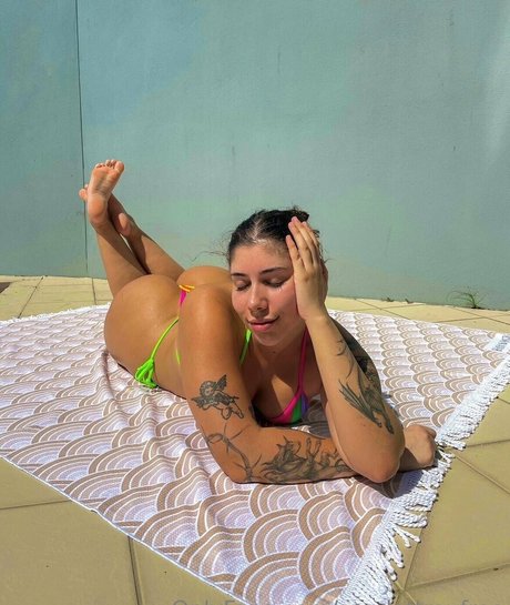 Naakte gelekte OnlyFans-foto van Scarlettrayfree
