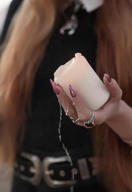 Naakte gelekte OnlyFans-foto van Anya Ichios
