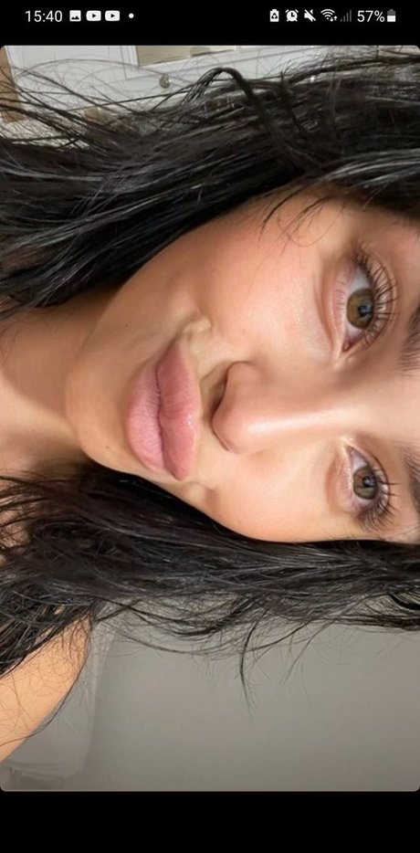 Naakte gelekte OnlyFans-foto van Claudia Tihan