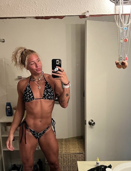 Naakte gelekte OnlyFans-foto van Sol Ruca