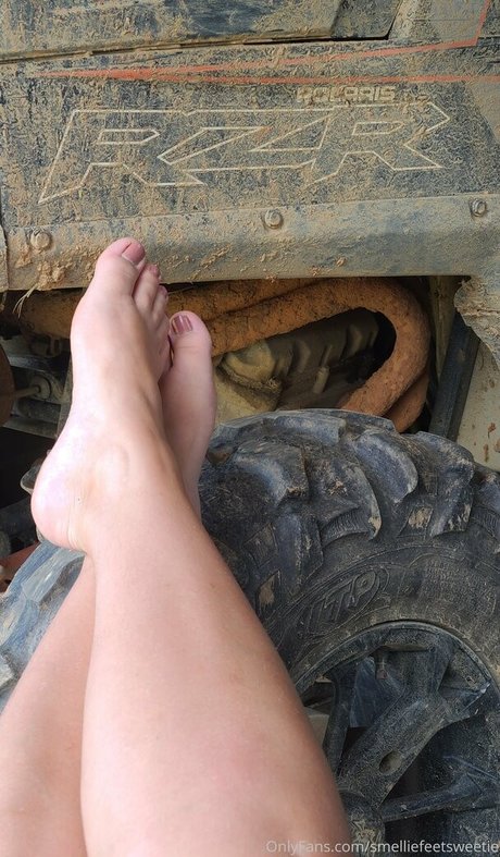 Smelliefeetsweetie