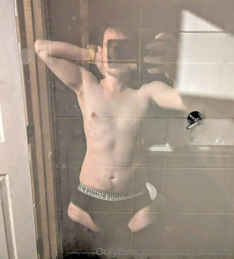 Naakte gelekte OnlyFans-foto van Metaversatile