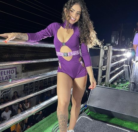 Naakte gelekte OnlyFans-foto van Rayssa Oliveira