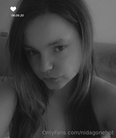 Naakte gelekte OnlyFans-foto van Nidagonehot