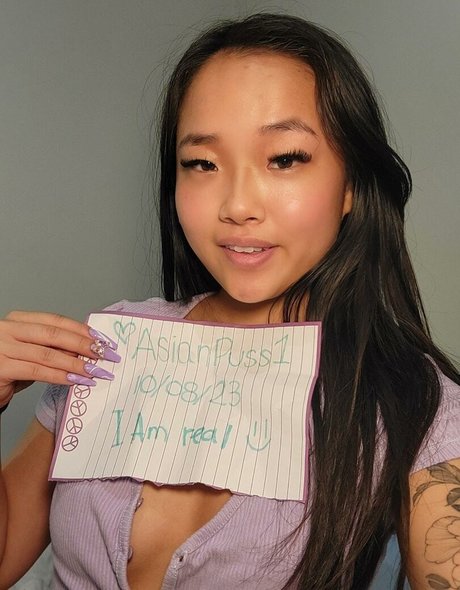 Naakte gelekte OnlyFans-foto van Asianpuss1