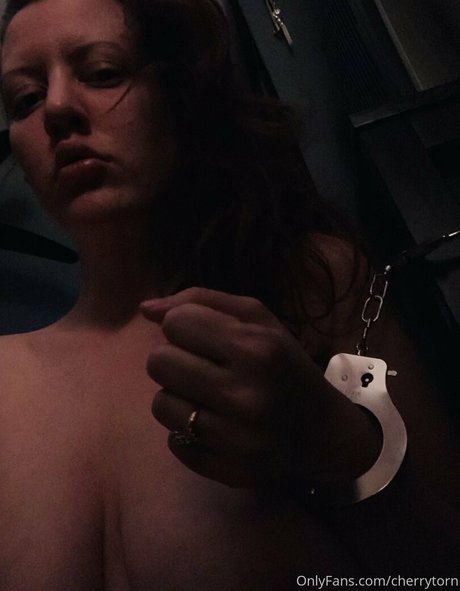 Naakte gelekte OnlyFans-foto van Cherrytorn