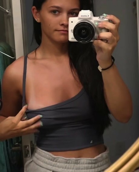 Naakte gelekte OnlyFans-foto van Emma Marie