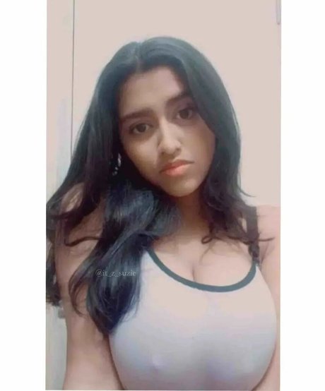 Naakte gelekte OnlyFans-foto van Sanjana Saba