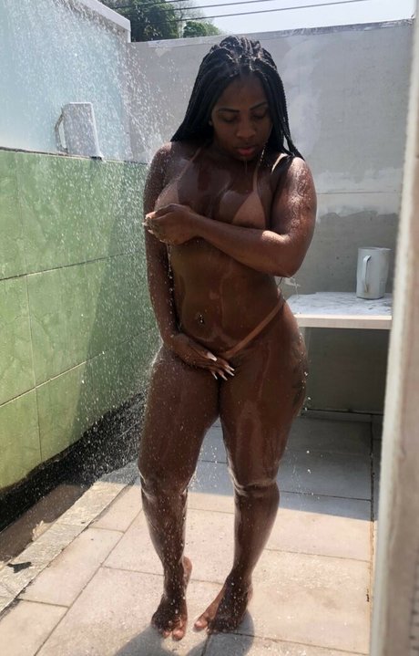 Naakte gelekte OnlyFans-foto van Thaystana