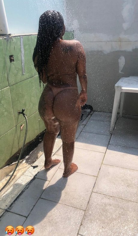 Naakte gelekte OnlyFans-foto van Thaystana