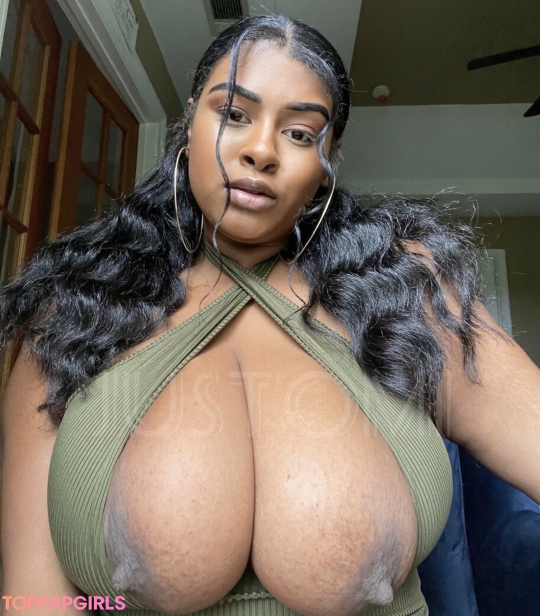 Naakte gelekte OnlyFans-foto van Justomi #8 Naakte gelekte OnlyFans-foto van Justomi #8