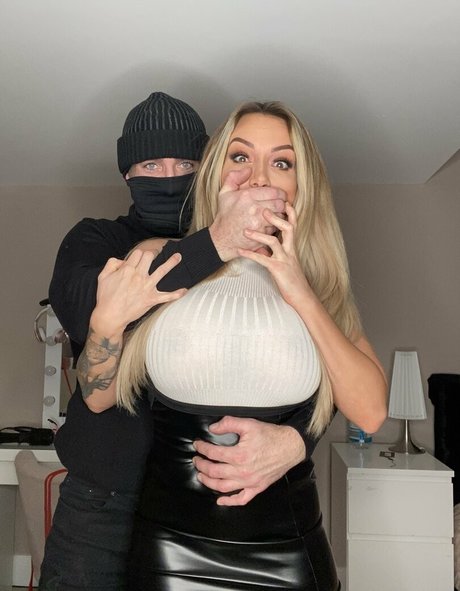 Naakte gelekte OnlyFans-foto van Jennahoskins