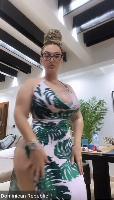 Naakte gelekte OnlyFans-foto van Rachelraybeauty