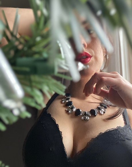 Naakte gelekte OnlyFans-foto van Scarlet Labelle