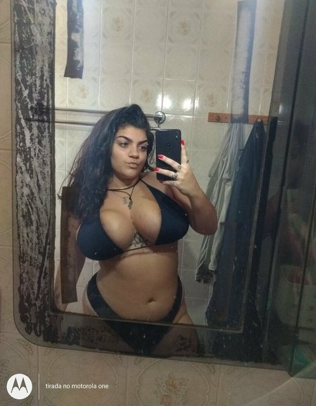 Naakte gelekte OnlyFans-foto van Brenda Portto